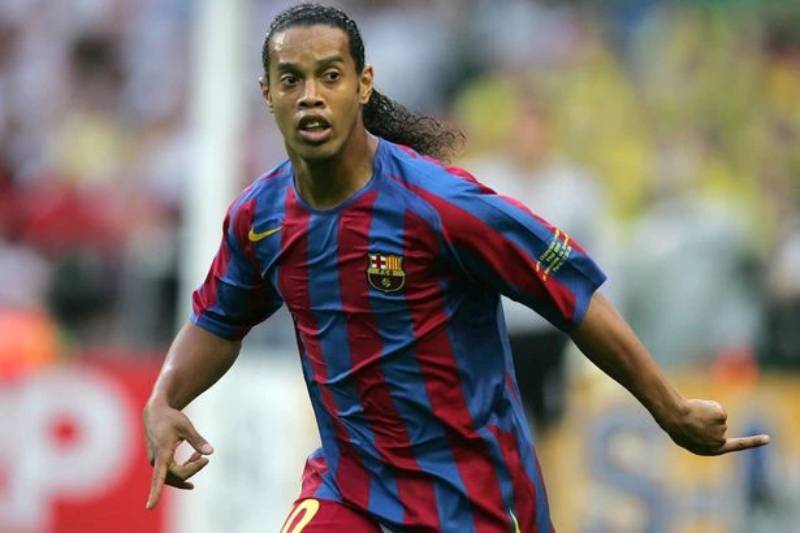 Ronaldinho – Nghệ sĩ sân cỏ với phong cách thi đấu đầy sáng tạo